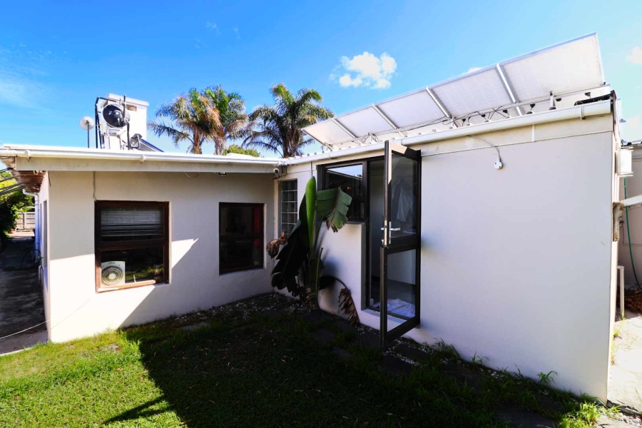 4 Bedroom Property for Sale in Sandbaai Western Cape